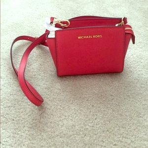 Michael kors crossbody bag